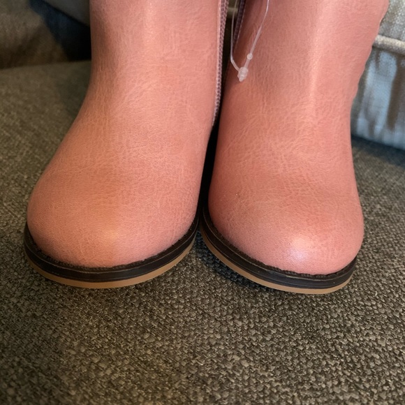 Cat & Jack Baby Toddler Girls Size  7 Boots - Picture 6 of 10